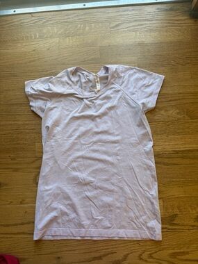 lululemon athletica Short Sleeve Tee in Light Lavender